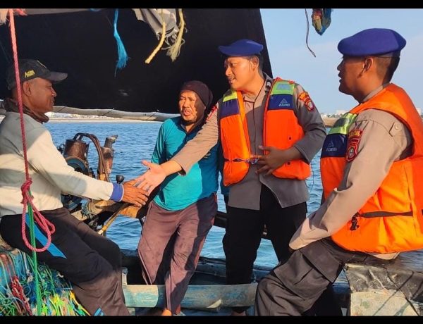 Patroli Kapal KP. VII – 40 – 203 Satpolairud Polres Kepulauan Seribu Tingkatkan Keselamatan Nelayan dan Antisipasi Kejahatan Laut